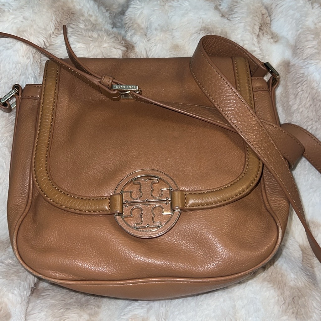 Tory Burch Amanda Round Crossbody Leather Purse